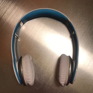 Beat headphones with wire for phone